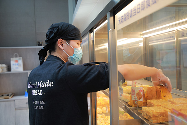 中专毕业，从打工到月入7K的名企店长，看90后的他如何逆风翻盘