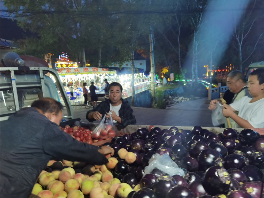 吃在驼梁，体验舌尖上的味道/郝贵云