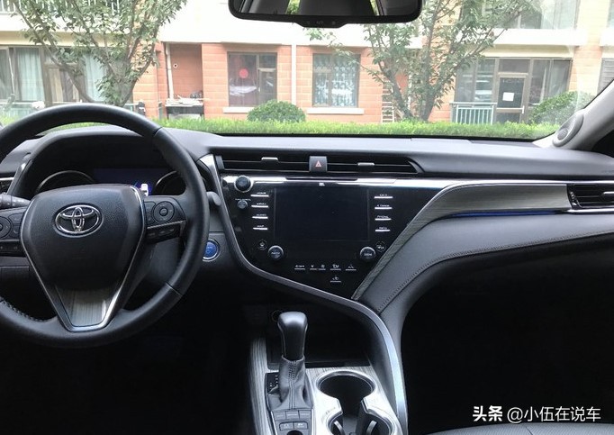 提车丰田凯美瑞2.0豪华版,丰田凯美瑞2.5l混动试驾车出售