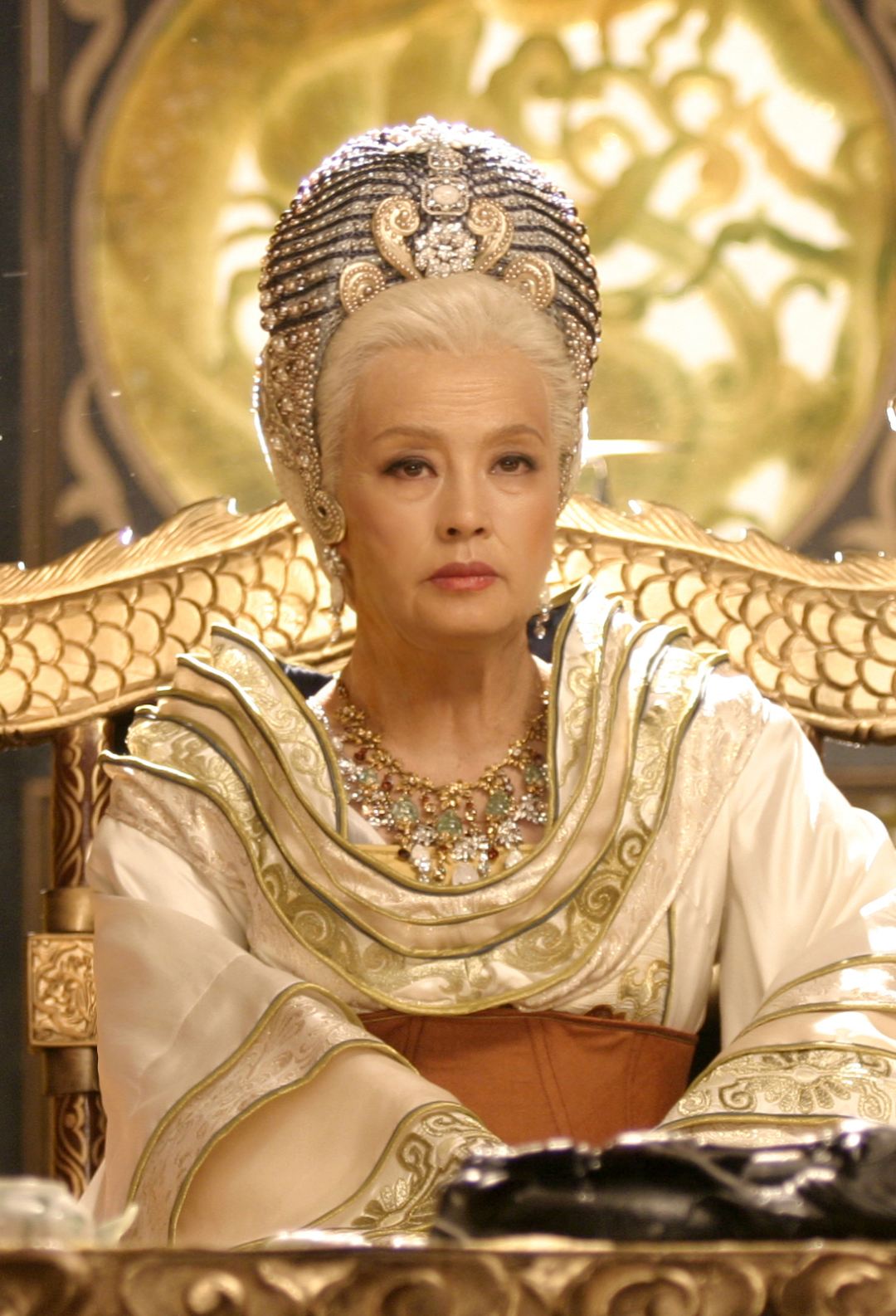 涉嫌*税偷**入狱,被保释出狱之后风采依旧,爱情事业双丰收