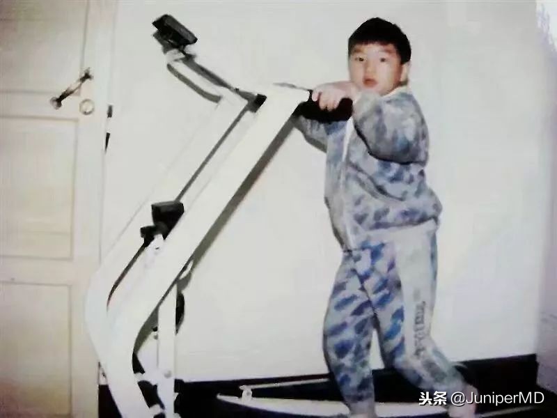 一个重度脑瘫患儿上过北大和哈佛,在黑暗中奔跑纪录片