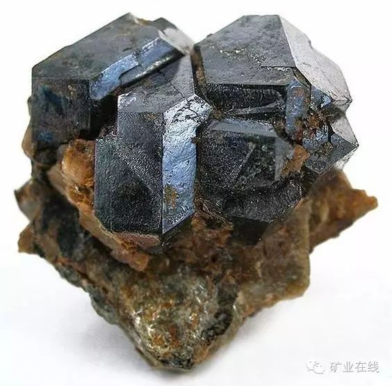 常见的矿物岩石有哪些,4种最常见于岩石里的矿物