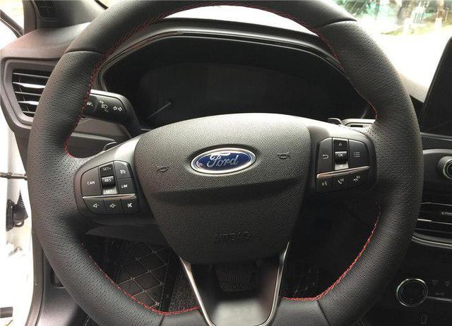 存了15万，换车坚持购入福特福克斯，车主直白地谈了用车感受