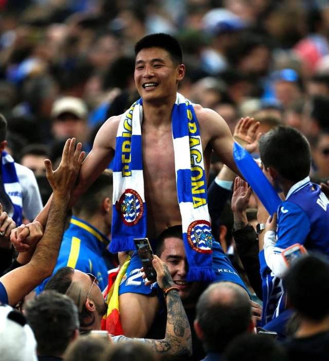 武磊助国足大胜新加坡,武磊助中国足球队重返世界杯赛场