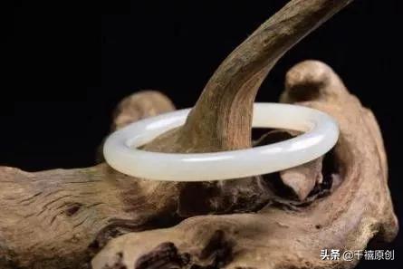 女人佩戴什么样的手镯最养人,女人一生最幸福的玉镯