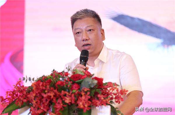 永立群峰之巅全球加盟网15周年庆典激励奋进