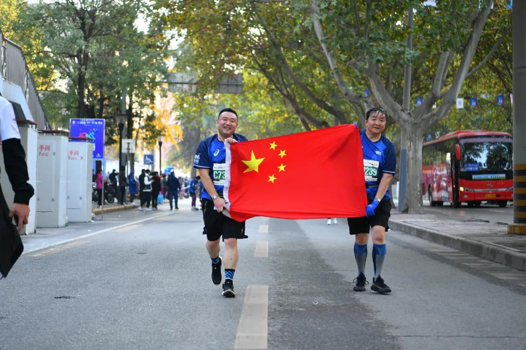 今天你们的朋友圈被刷屏了吗,今天的朋友圈被这几个字霸屏了