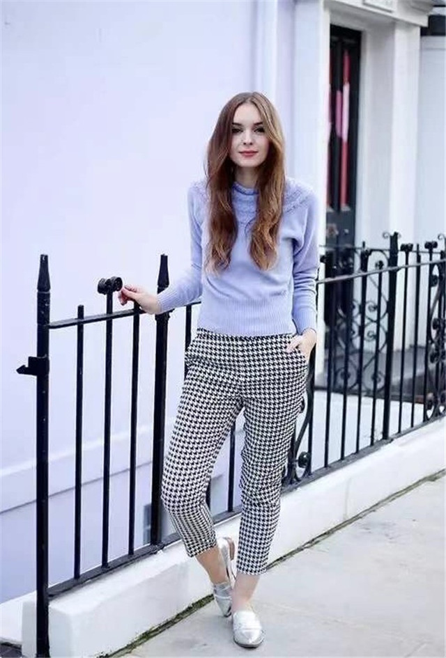 脚踝粗的女人夏天穿什么,如何穿衣显脚踝细