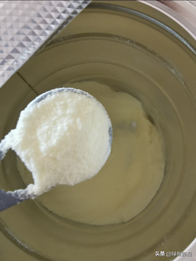 脾胃虚易便秘的宝宝如何选择奶粉,牛奶蛋白过敏的宝宝如何选择奶粉