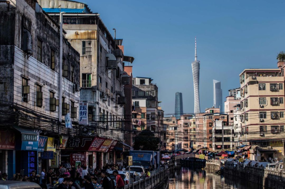 环卫工为什么又辛苦工资又低,环卫工人很辛苦为何工资却很低