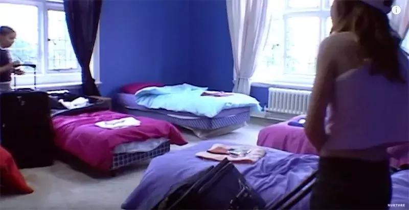 没有大人管的小孩子,没有大人管的孩子