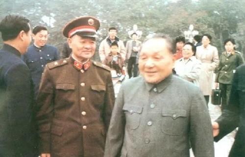 对越战争尚未结束，*小平邓**为何急着裁军百万？还要在两年内完成？