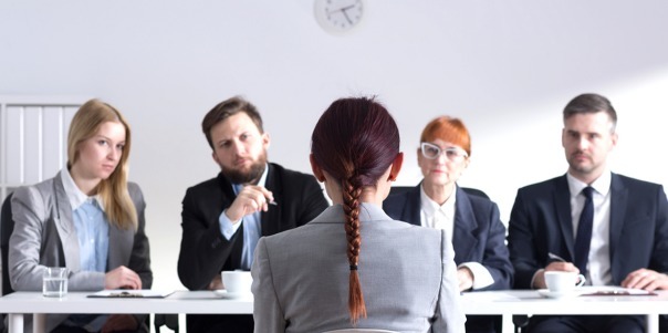 如何用英语自我介绍自己的工作,如何用英语自我介绍作文