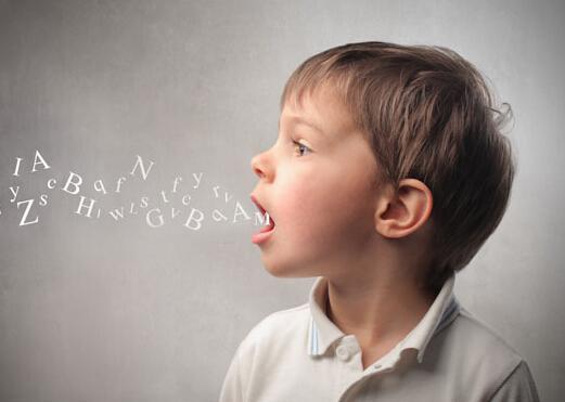 孩子插嘴打断别人说话该如何引导,孩子说话爱插嘴不分场合如何引导