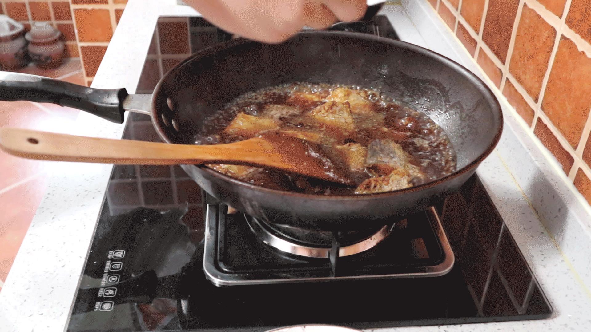 红烧带鱼怎么做简单好吃不粘锅,红烧带鱼煎鱼不粘锅的正确方法