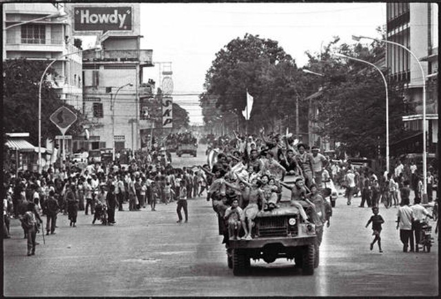 柬埔寨洪森为什么对国王那么尊重,洪森评论柬中友谊