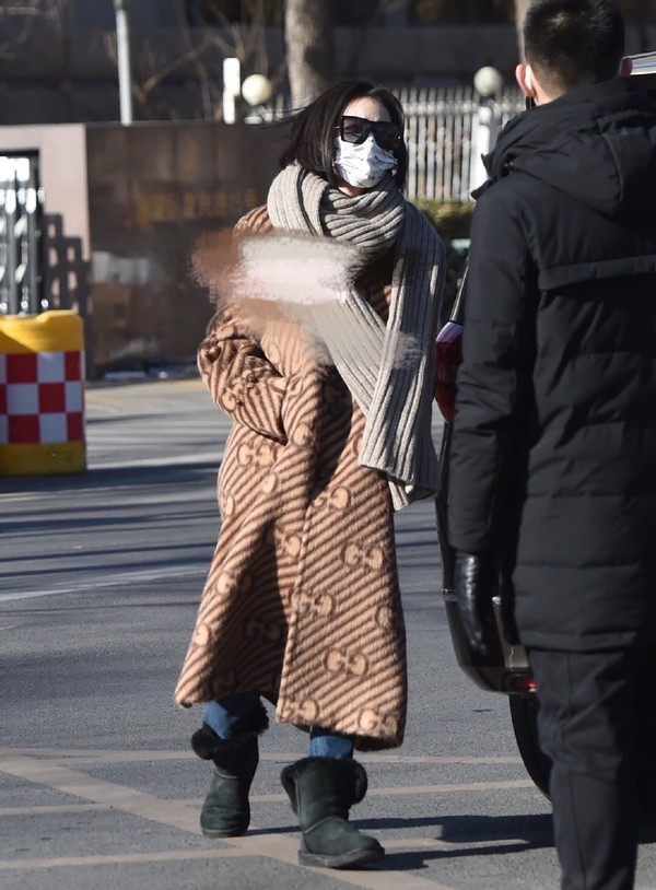 gucci穿搭倪妮,gucci倪妮粉色大衣