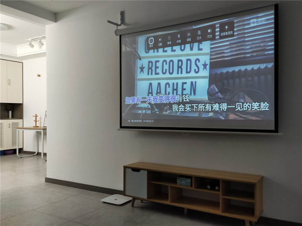 将电影院放进口袋里?天猫精灵“小白盒”便携智能投影仪评测