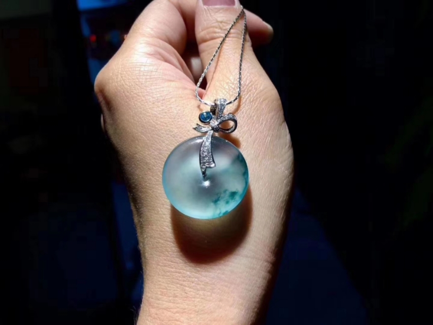 同样价格买翡翠还是钻石,同样价格买翡翠还是和田玉