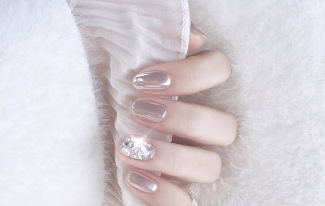 自己涂指甲油怎么不容易撕掉,指甲油怎么涂到指甲尖边缘