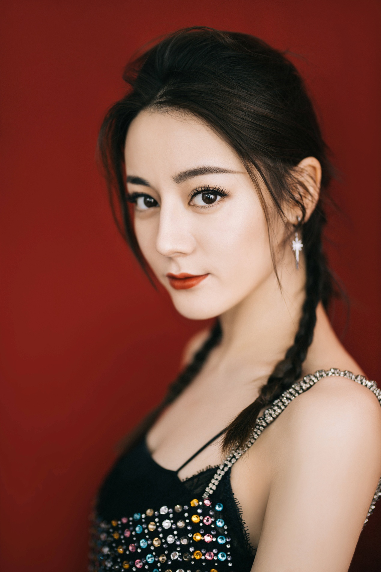 天生的美人胚子,脸上一般具有4个特征,淡妆浓妆都很好看