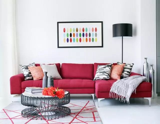 实木地板有些好看有些难看,装了暗色系地板