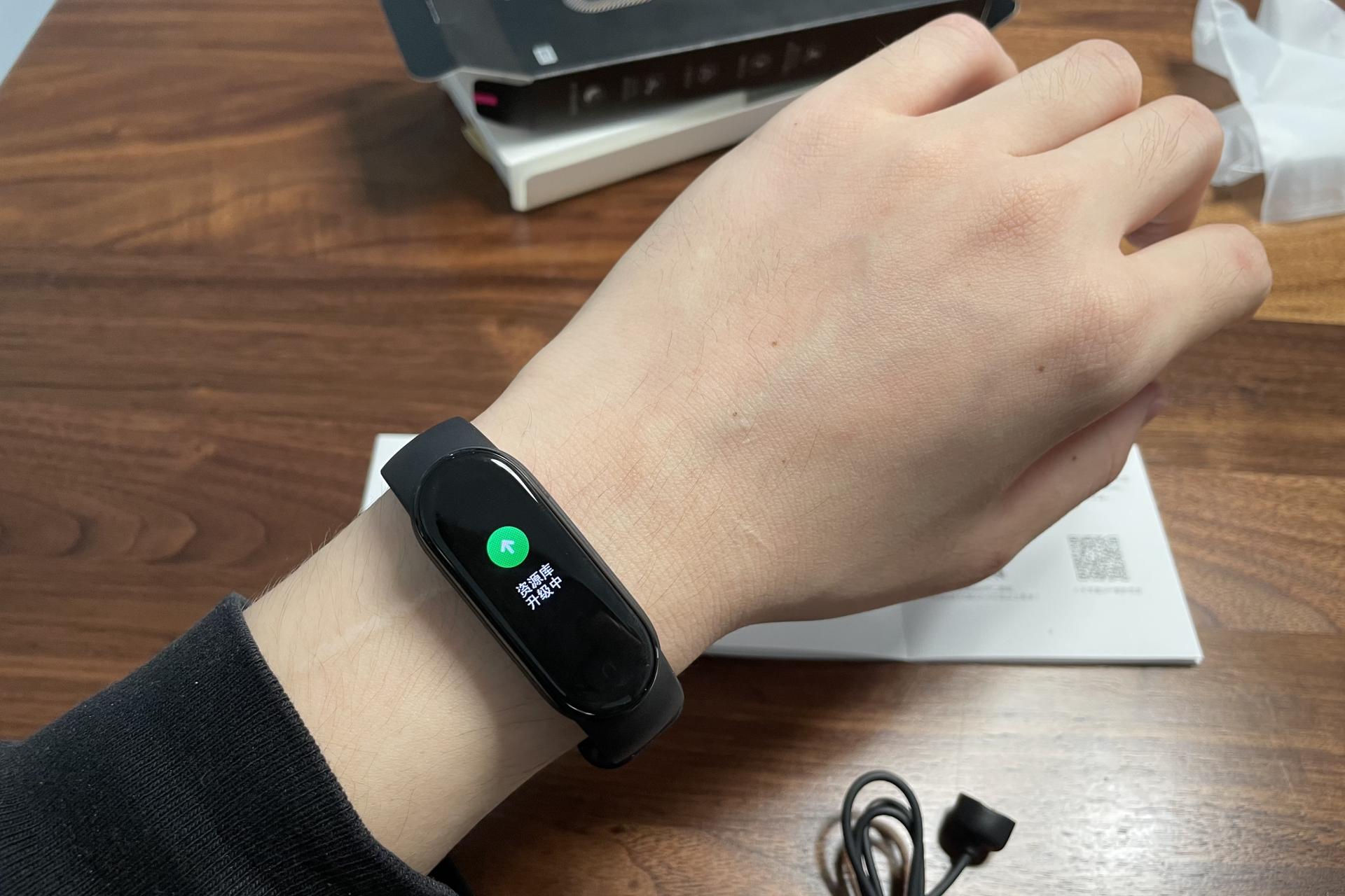 小米手环6测评有什么功能,redmiwatch2和小米手环6选哪个