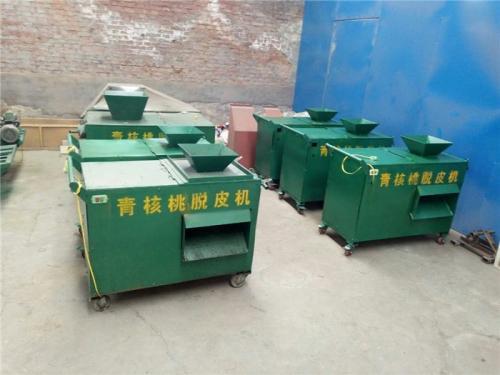 核桃树上的核桃发黑是什么原因,核桃发黄怎么分辨