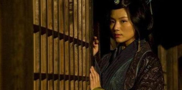 三国演义曹操和张绣夫人,曹操有没有把刘表的老婆蔡氏占有