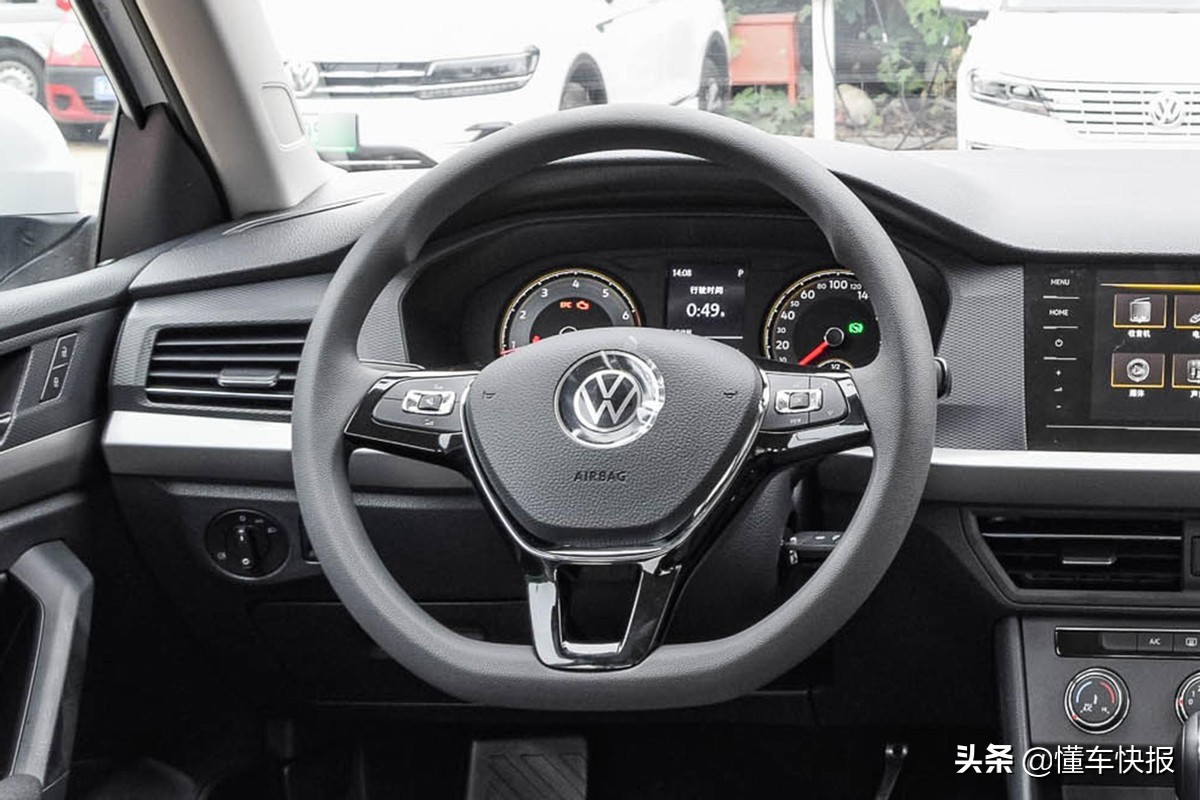 15款朗逸1.6二手车对比2017款福睿斯,福特福睿斯和大众朗逸谁的价格高