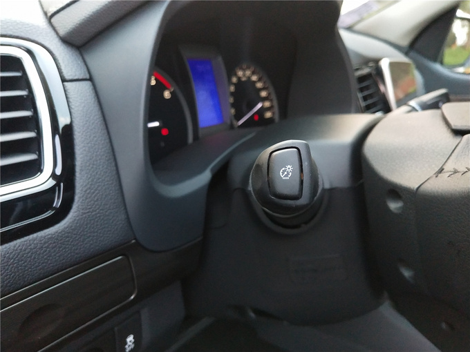 更年轻更舒适静态体验五十铃d-max,江西五十铃d-max哪款更值得买