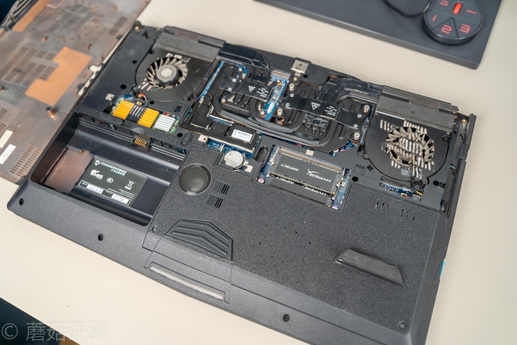 770ZM更换海盗船2133mHzDDR3L内存：玩LOL更加流畅了