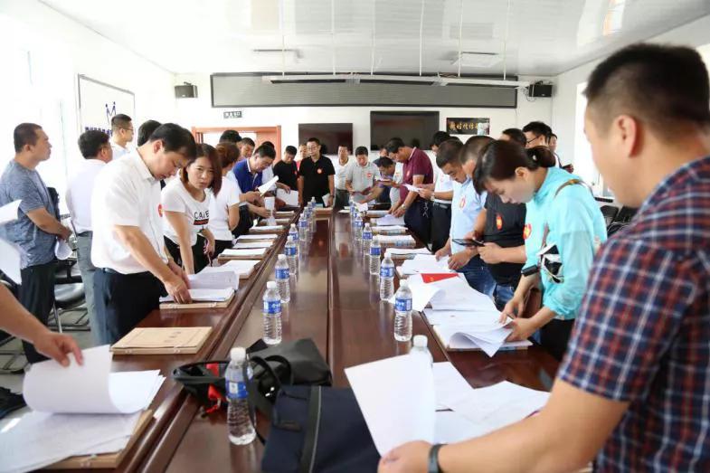 8年精准扶贫多少贫困县摘帽,一个小山村脱贫