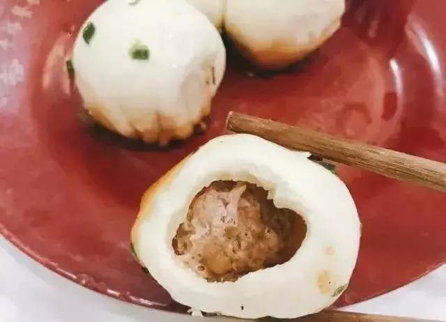 一口下去，满口留香，这便是生煎的魅力！好吃到舔屏！