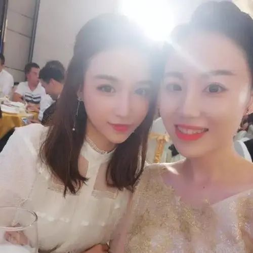 网红参加盛典,网红聚集参加宴会