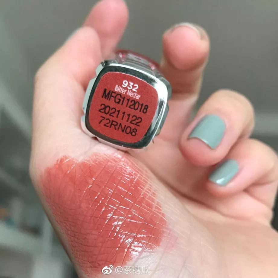 快买了这只口红来人间水蜜桃学院报道!