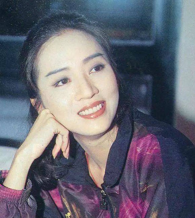 刘德华梁朝伟为梅艳芳扶灵,刘德华为梅艳芳送丧片段