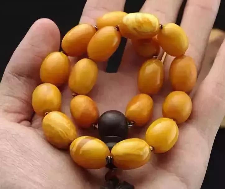 天然蜜蜡的鉴别方法,最简单的鉴别蜜蜡的方法