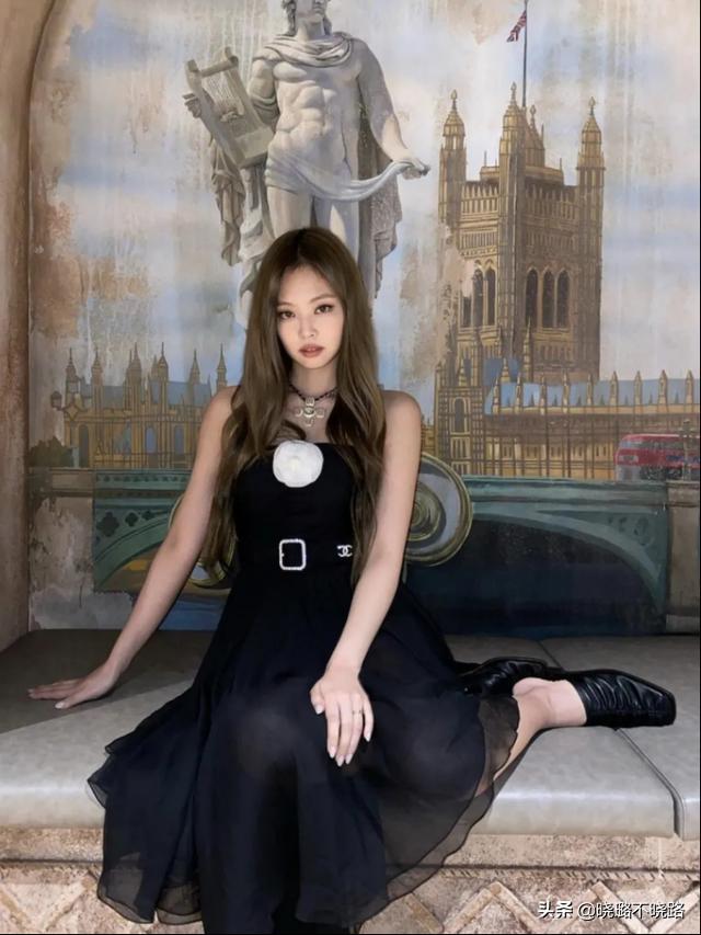 小方头鞋女款小白鞋,今年流行尖头鞋还是方头鞋