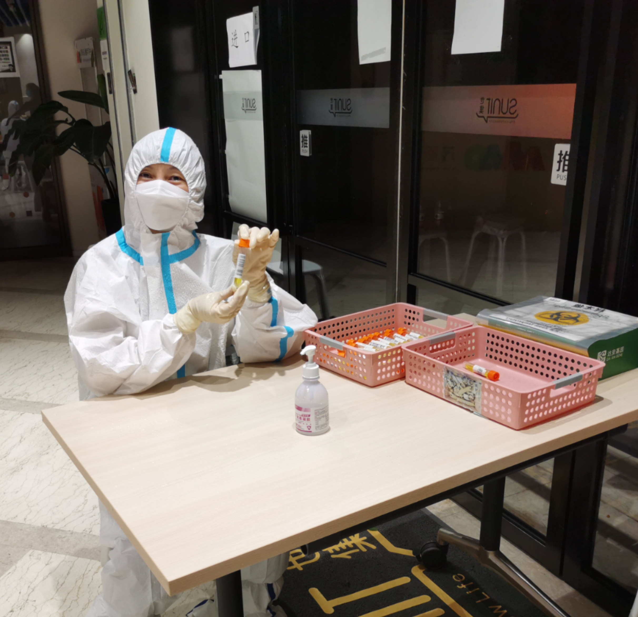 区街新闻|70多幅照片记录世茂滨江社区辖内志愿者,南京感谢你们