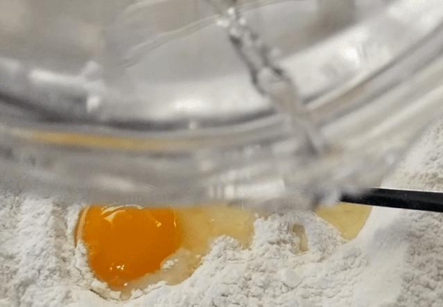 上海油条的做法和配方视频,100种简易懒人早餐油条的做法