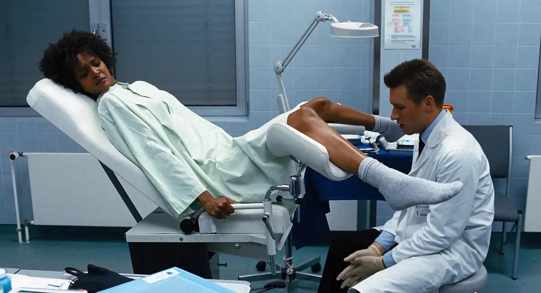 逃离非洲的黑人女名模揭露比中国古代女人裹脚更残忍的女性割礼