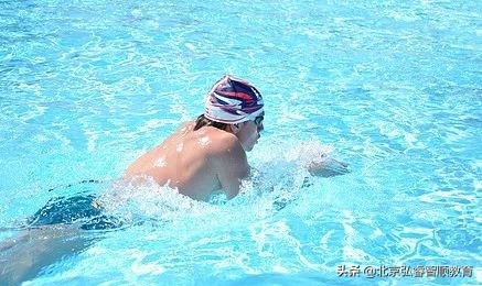 初学者如何学好蛙泳的技巧,抬头蛙泳如何快速入门