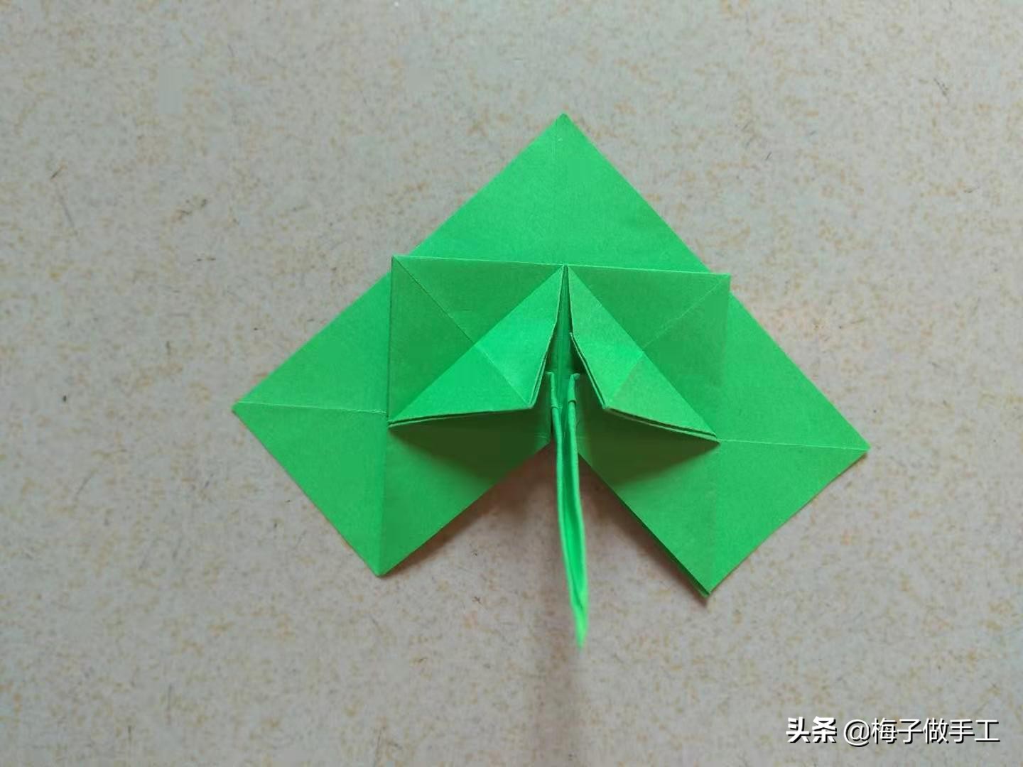 折纸玫瑰怎么折又简单又漂亮,海绵纸折玫瑰花的步骤图解