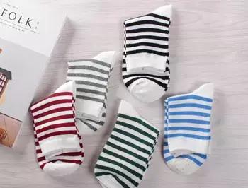 得了灰指甲一个传染俩,得了灰指甲一个传染俩是真的么