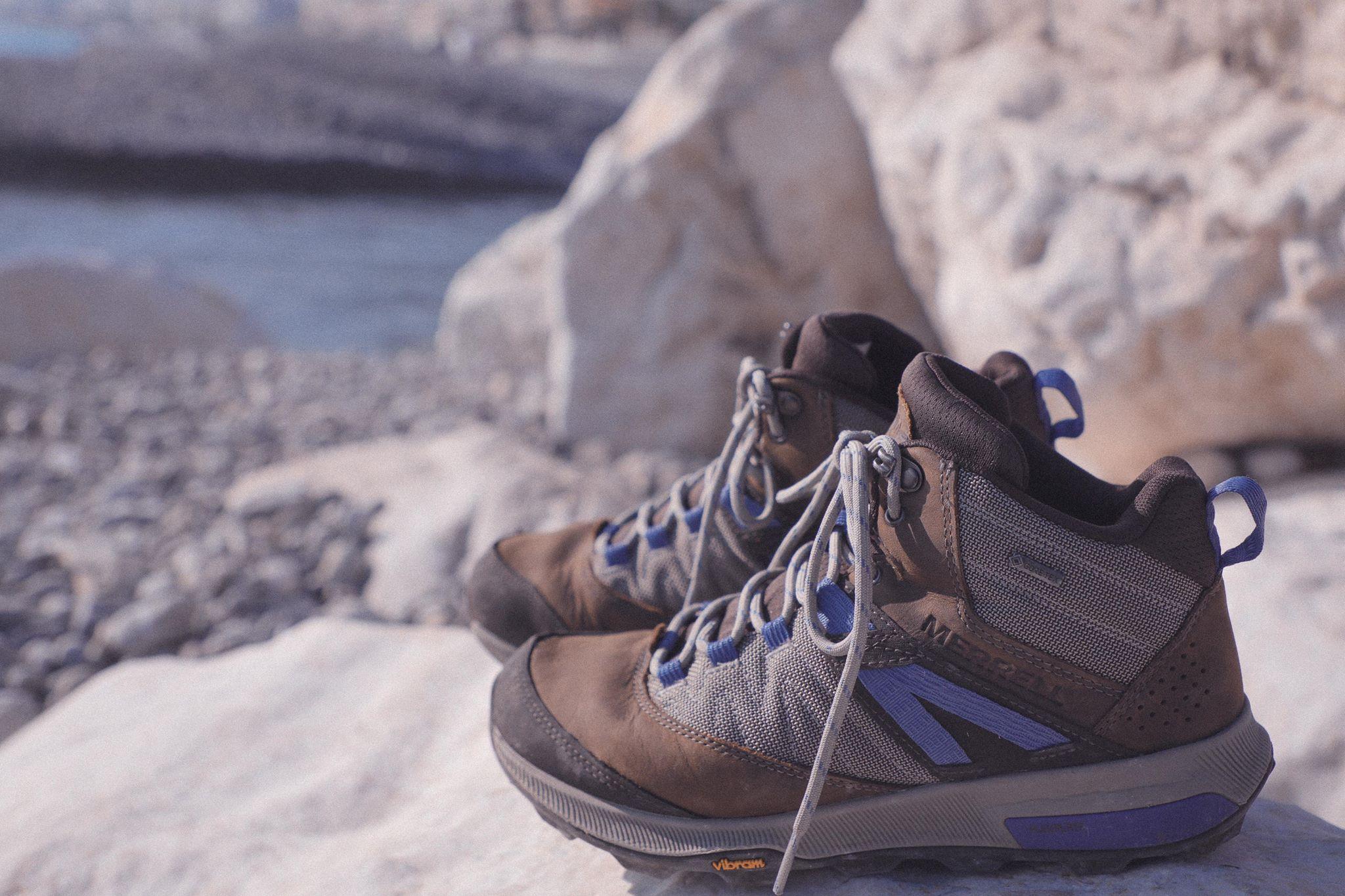 穿着劳保鞋徒步,穿着耐克鞋爬山