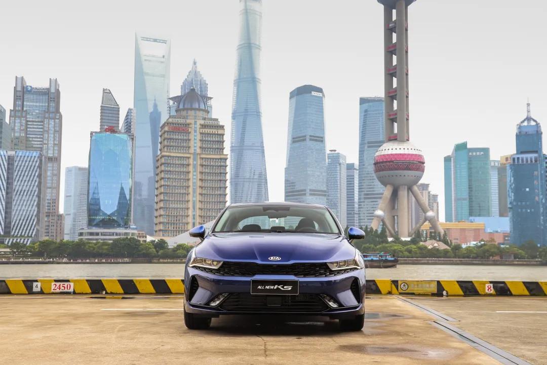 起亚k5凯酷对比雪佛兰迈锐宝xl,全新起亚k5凯酷2023款1.6t