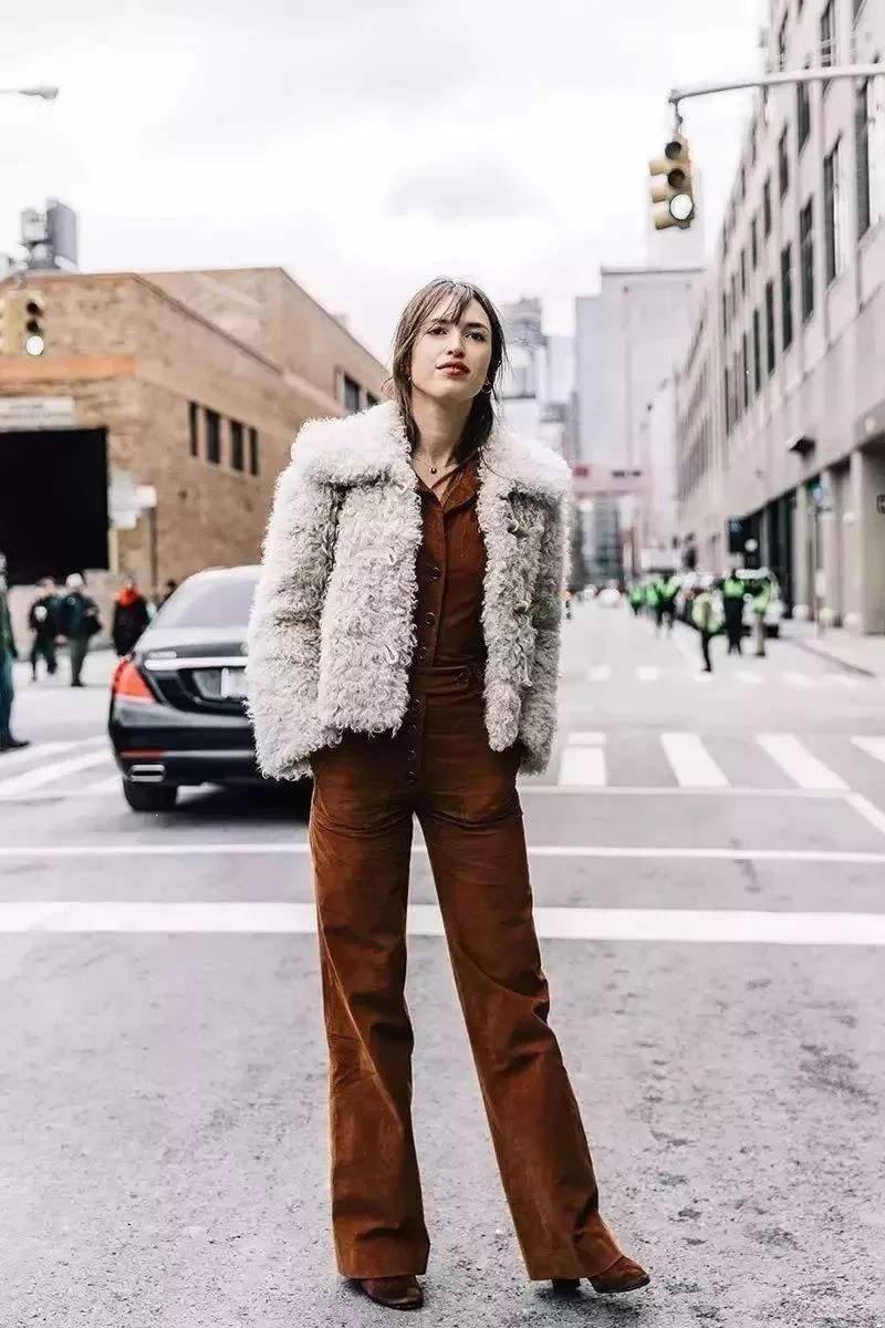 曾经土掉渣的奶奶辈“灯芯绒”，如今却是时尚界的战袍！真香！