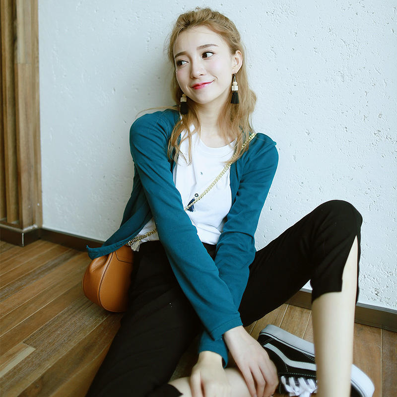 脸圆脖子短适合穿什么衣服四十岁,脖子短的人适合什么领的外套