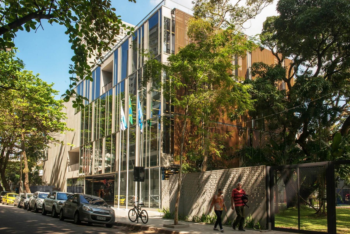 覆上新妆添荣光里约综合楼设计赏析